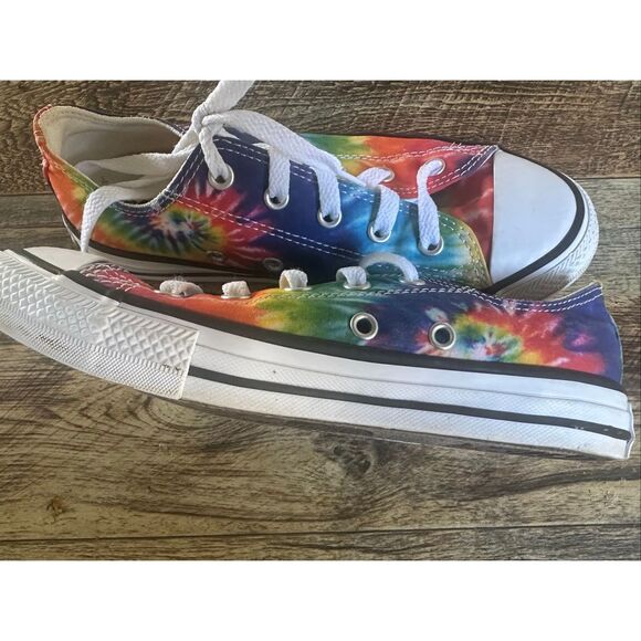 TYE DYE CONVERSE ALLSTAR CHUCK TAYLOR SNEAKERS Size 1.5 Youth - Picture 2 of 5